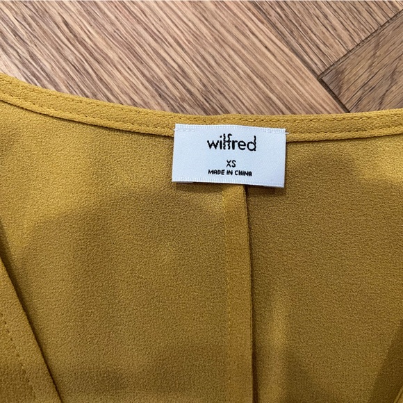 Aritzia blouse - Picture 3 of 9